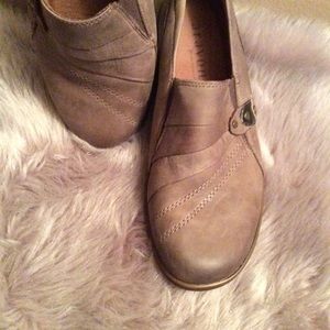 Slip Ons Women’s shoes size 8B